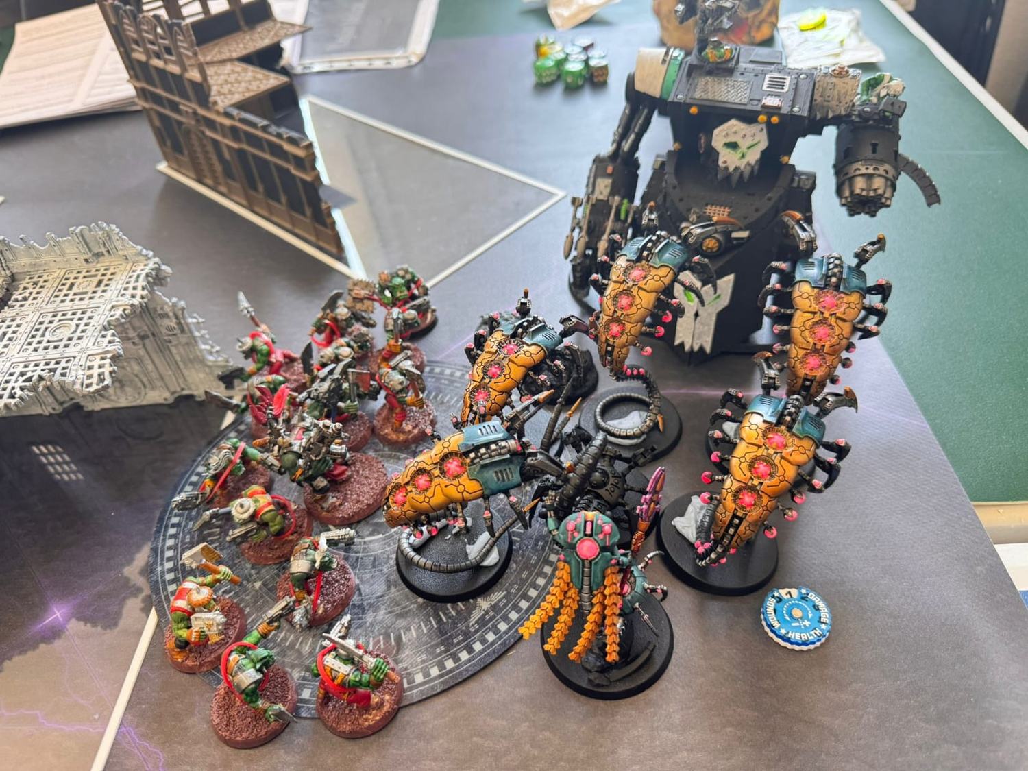 Mesa de wargames con escenografía